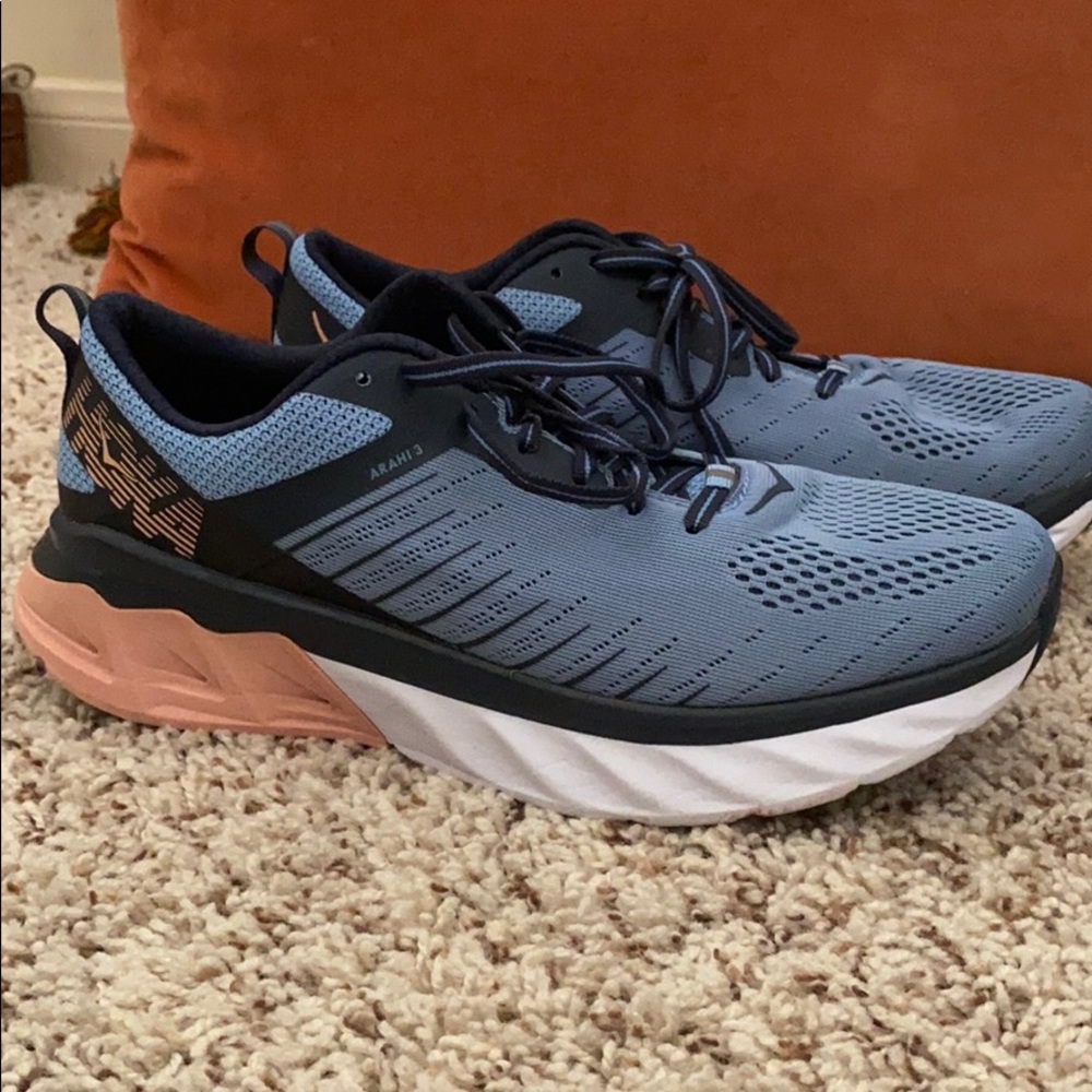 Hoka Arahi 3